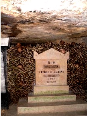 Catacombes : les dépôts provenant de l’église Saint-Laurent. 1871